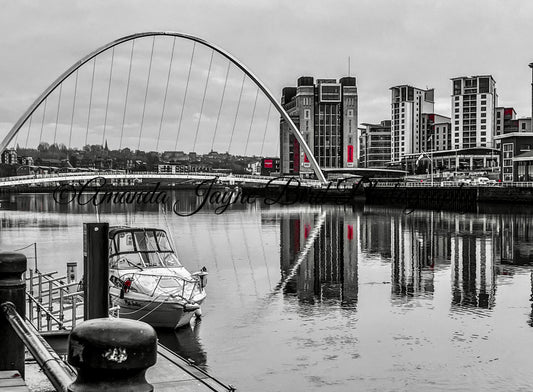 Millennium Bridge, Gateshead (B&W)