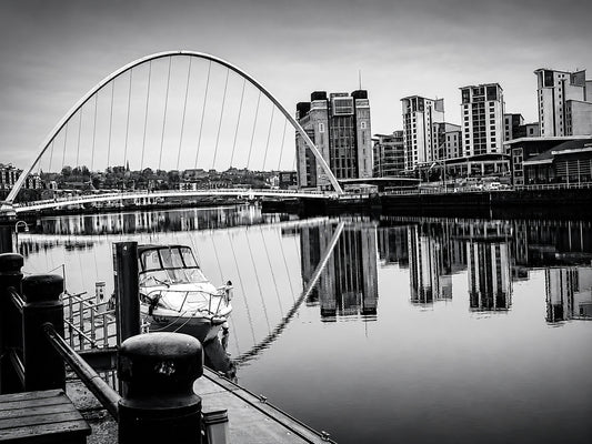 Millennium Bridge, Gateshead (B&W)